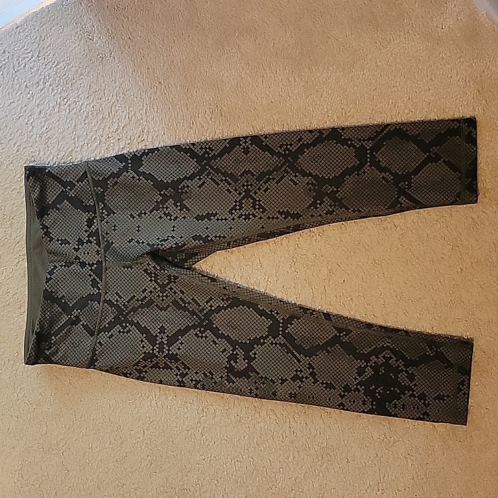 Lululemon wunder under crop
